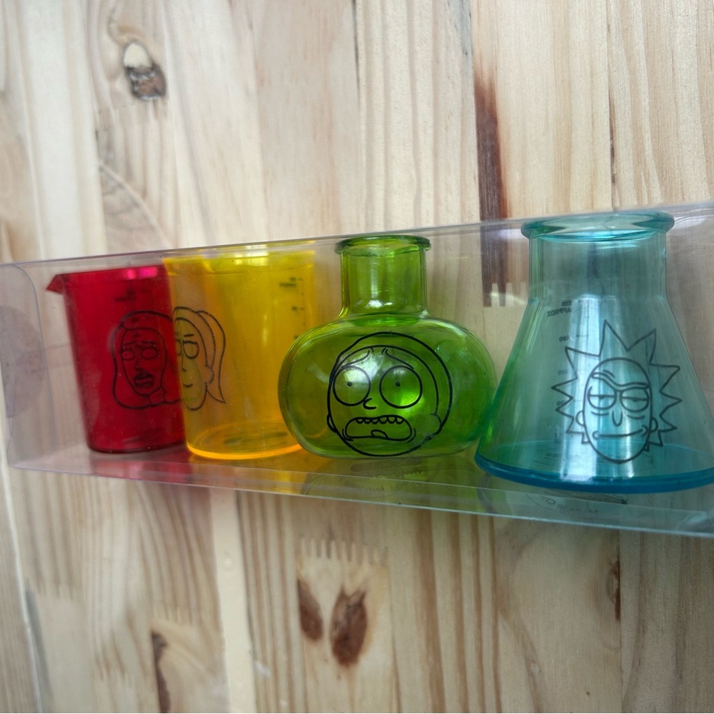 NWB Loot Crate Sci-Fi Rick & Morty Mini Beaker Plastic Shot Glass Set - Picture 7 of 9